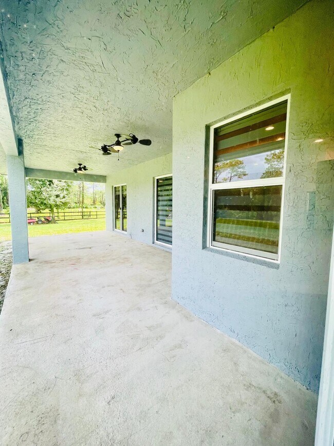Building Photo - 17225 78th Rd N
