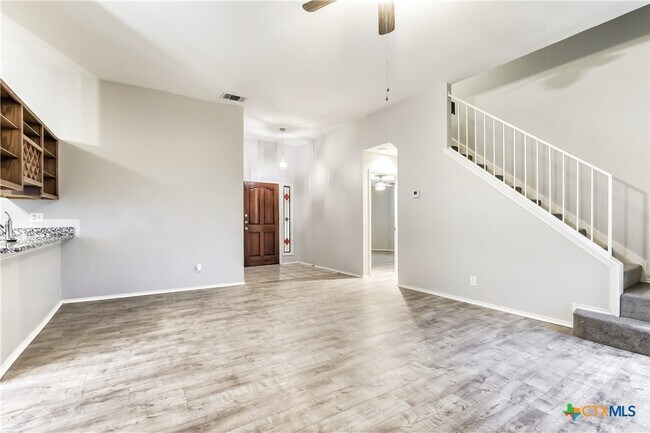 Building Photo - 13031 Feather Ridge Dr