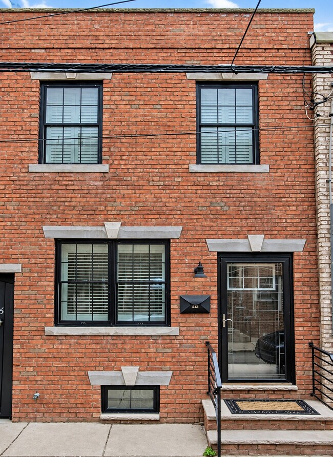 Building Photo - 226 McClellan St