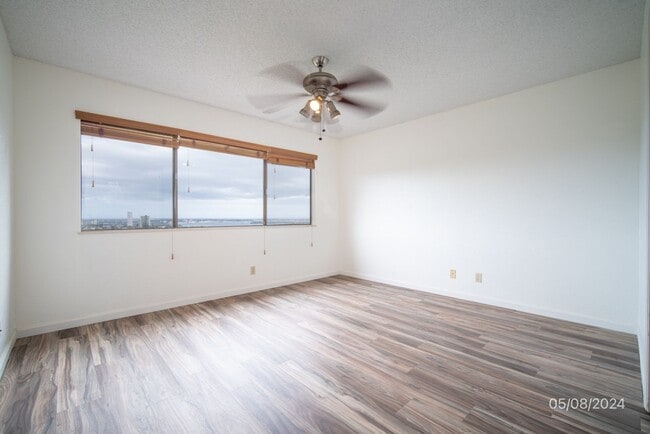 Building Photo - Available now! 2 bedroom, 1.5 Bath Townhouse at Wailuna