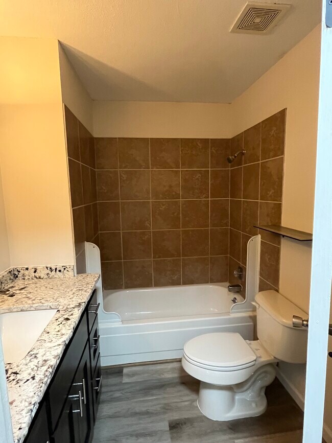 Building Photo - 1220 Apple Glen St