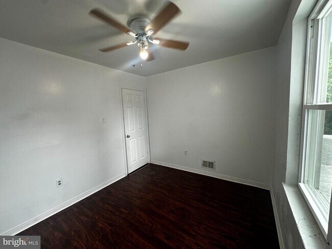 Building Photo - 1813 N Gratz St