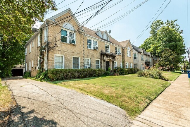 Building Photo - 5918 La Vista Dr