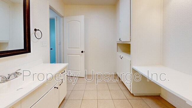 Building Photo - 175 Oroview Dr