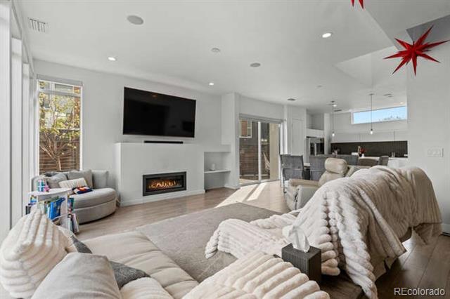 Building Photo - 1711 King St