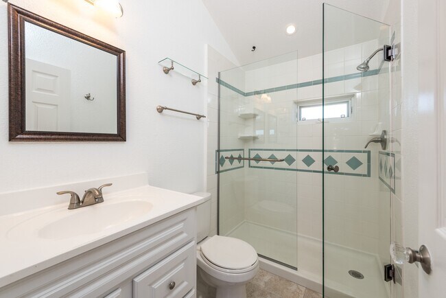 Building Photo - 470 20th St