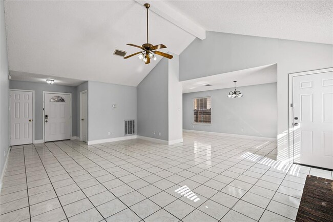 Building Photo - 16207 Parkway Dr