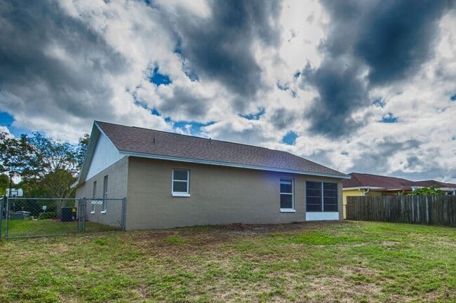 Building Photo - 6553 Shepherd Oaks St