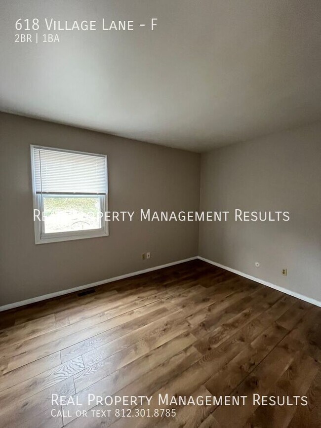 Building Photo - 618 Village Ln