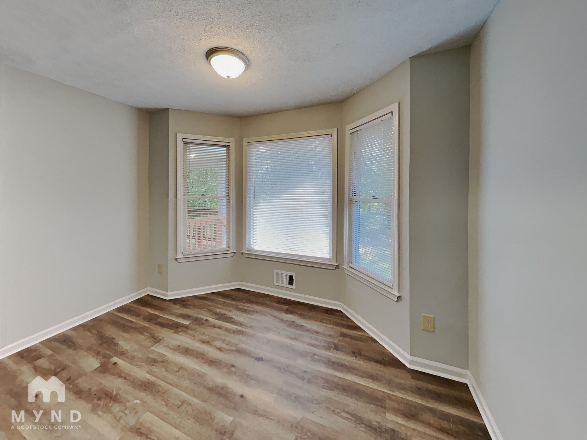 Building Photo - 1186 Bayridge Dr