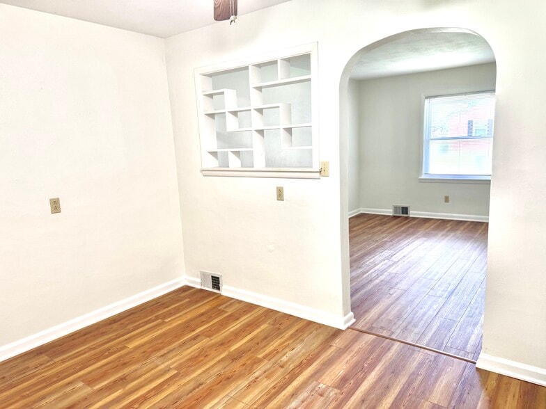 Building Photo - 2700 Castlewood Pl