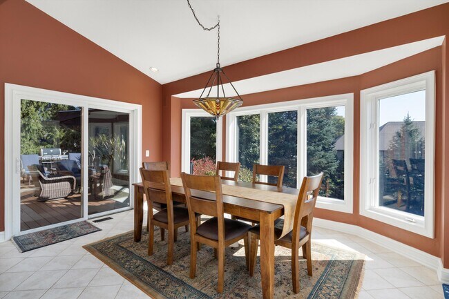 Building Photo - 7040 Royal Villa Ct