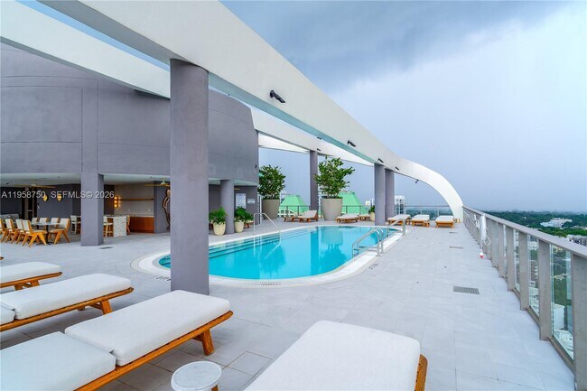 Building Photo - 2678 Tigertail Ave