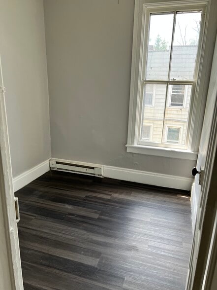 Building Photo - 516 4th St