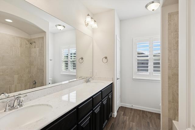 Building Photo - 5805 Canyon Oaks Ln