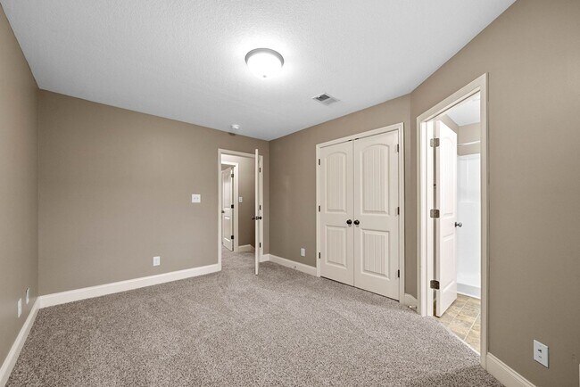 Building Photo - Pet Friendly Two Bedroom!