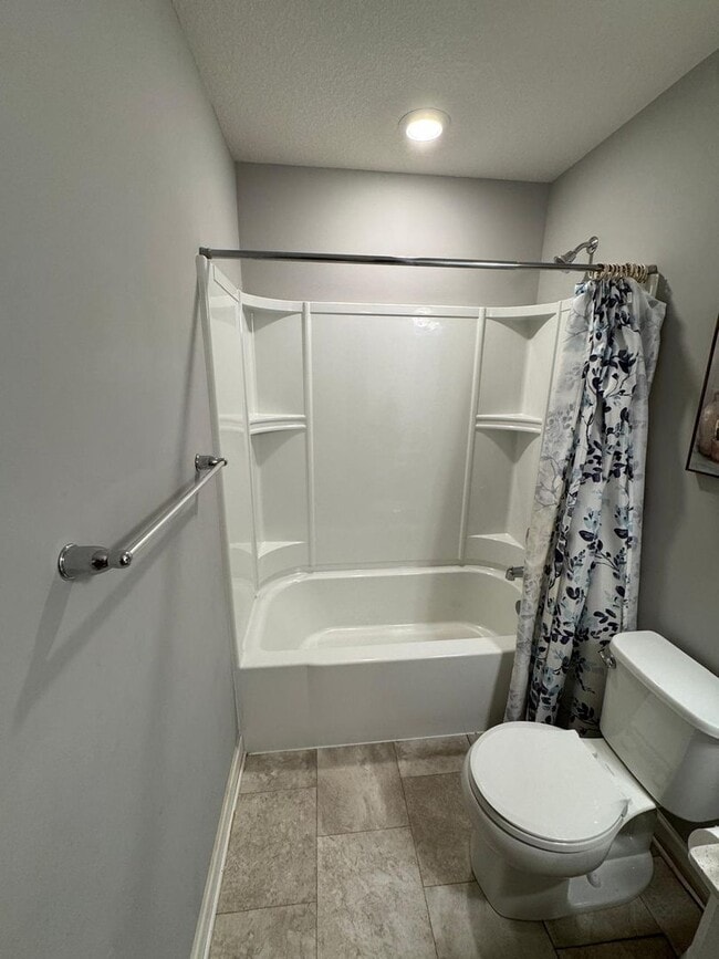 Building Photo - Stunning End Unit 3bed 3bath Townhome in W...