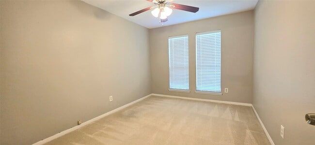 Building Photo - 3038 Shawnee Dr