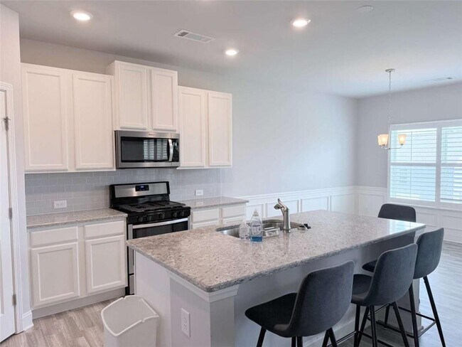 Building Photo - 4411 Rockrose Green Way