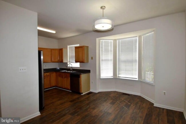 Building Photo - 6340 Demme Pl