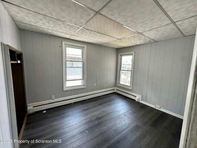 Building Photo - 1031 Diamond Ave