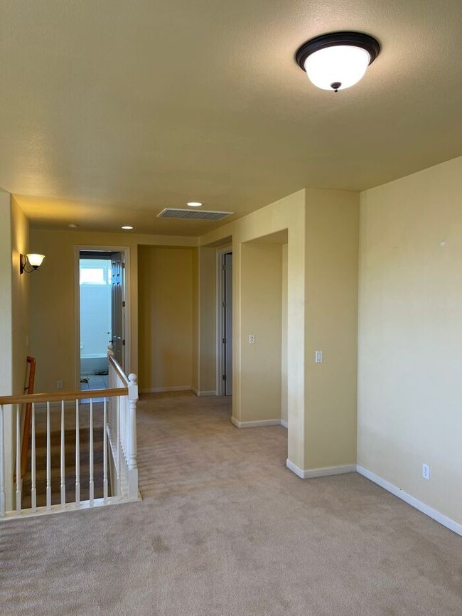 Building Photo - Beautiful East Modesto 4 Bedroom 3.5 Bath ...