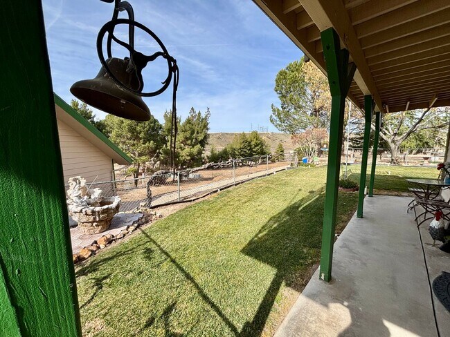 Building Photo - 4-BEDROOM 3-Bathroom FURNISHED Peaceful Country Living