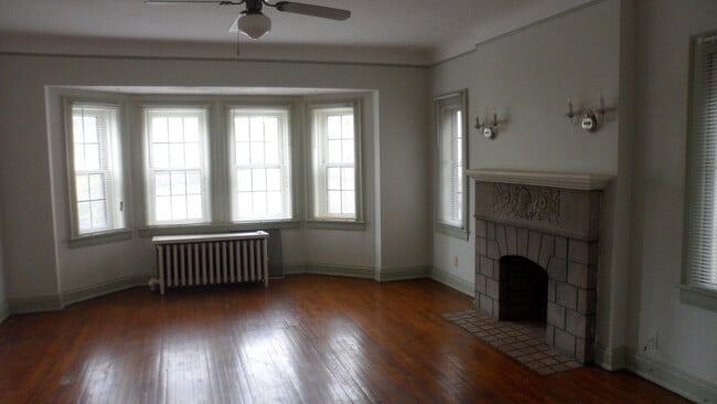 Building Photo - 1055 Cove Ave