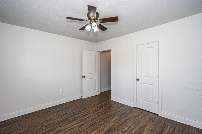 Building Photo - 2 Bed/1 Bath Home Near OCU!