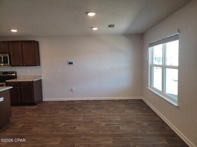 Building Photo - 101 Red Bay Rd