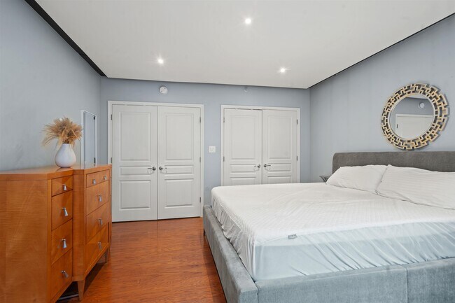 Building Photo - 4301 Park Ave