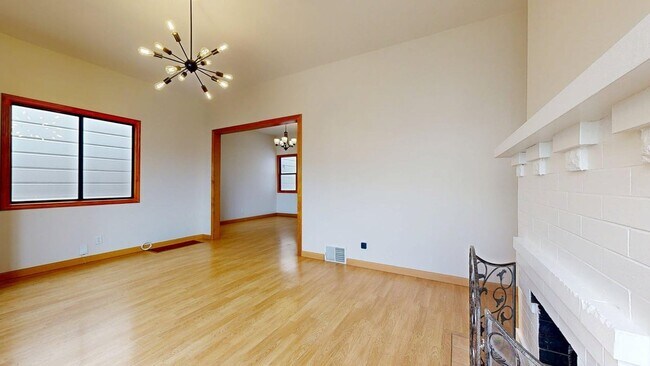 Building Photo - 806 34th Ave