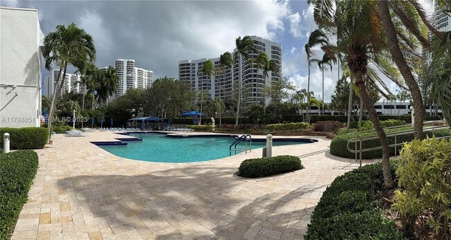 Building Photo - 3500 Mystic Pointe Dr