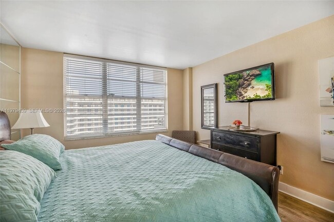 Building Photo - 5600 Collins Ave