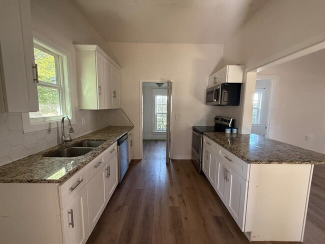 Building Photo - 105 S Magnolia St