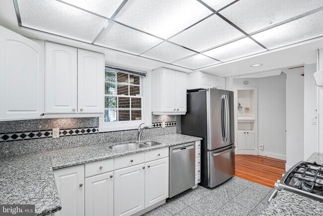 Building Photo - 4401 Davenport St NW