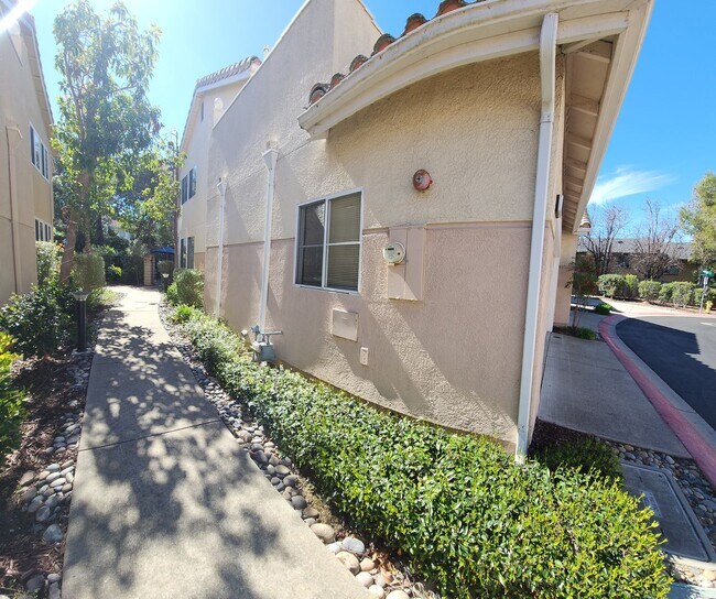 Building Photo - Fantastic home in the Arbors!
