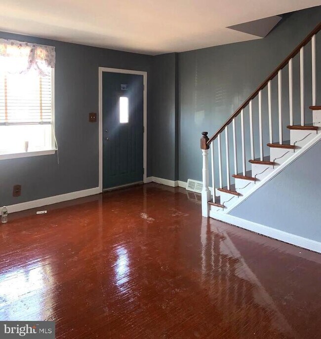 Building Photo - 4613 Hartel Ave