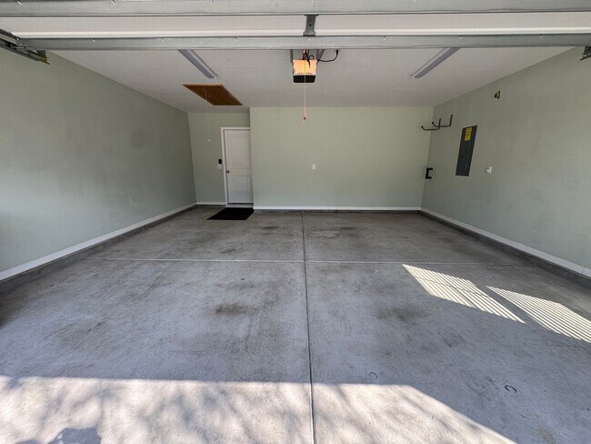 Building Photo - Myrtle Beach - 3 Bedroom / 2 Bathroom Home