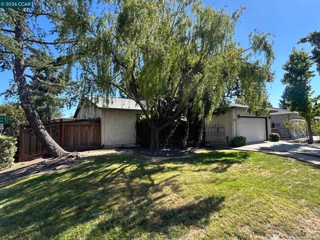 Building Photo - 2946 St Denis Dr