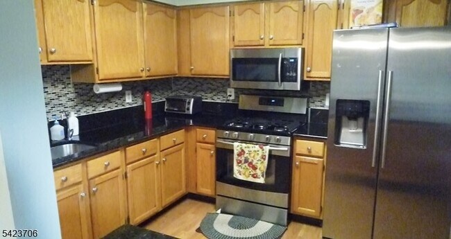 Building Photo - 14 Watchung Trail