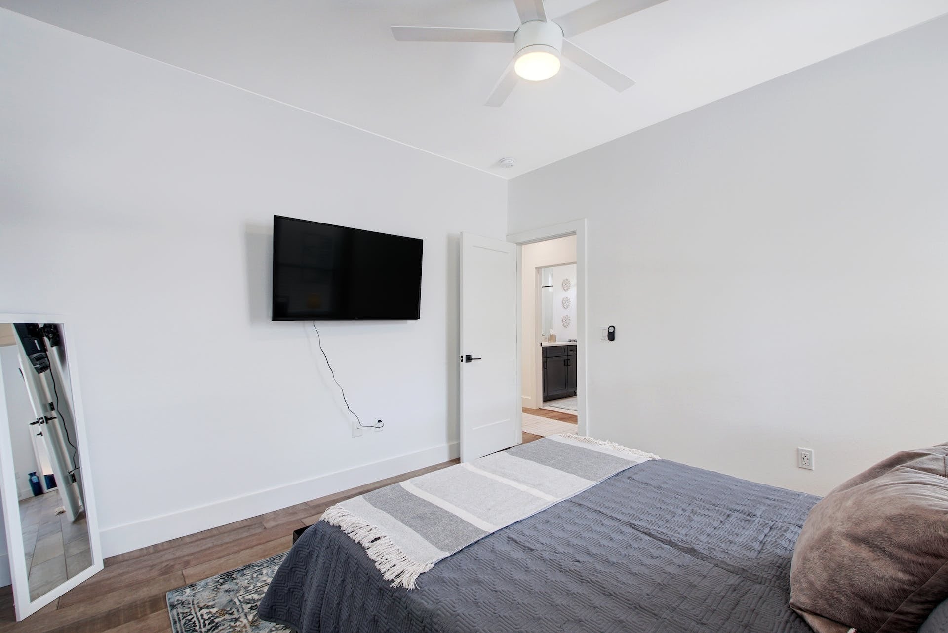 Bedroom 3 - 413 W Odell St