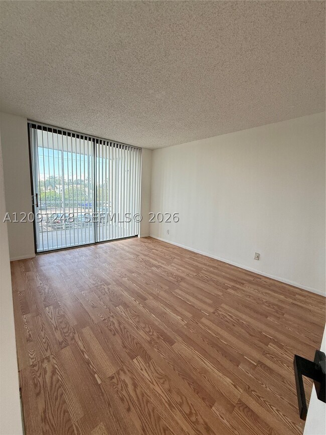 Building Photo - 2761 Taft St