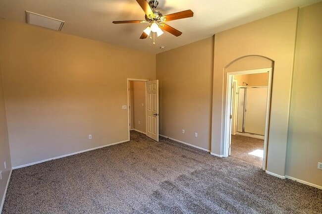 Building Photo - House For Rent