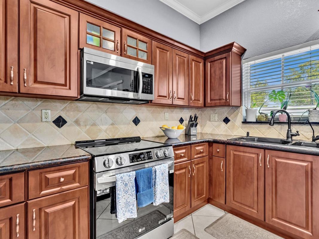 Building Photo - 14304 S Royal Cove Cir
