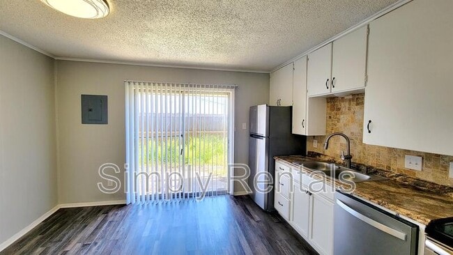 Building Photo - Bill Bradford Rd 400 - 5