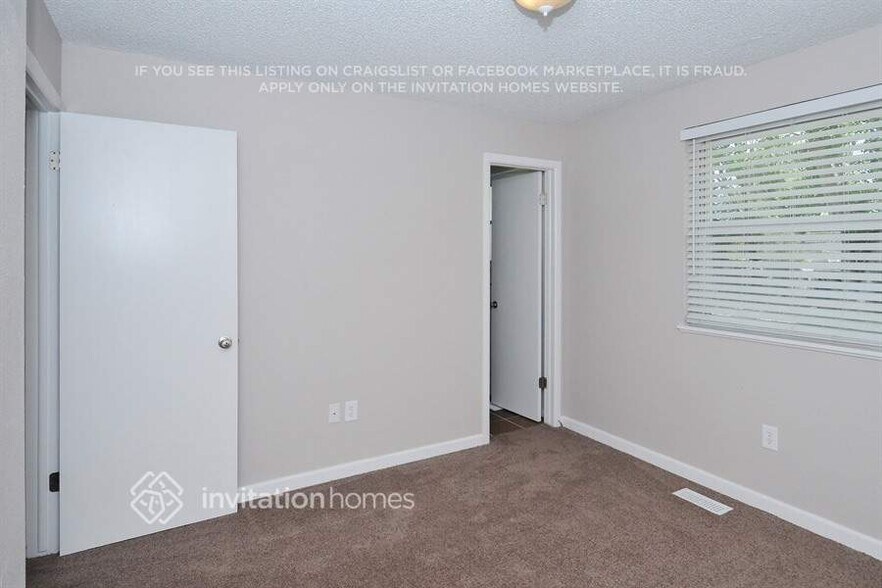 Building Photo - 2881 S Olathe Ct