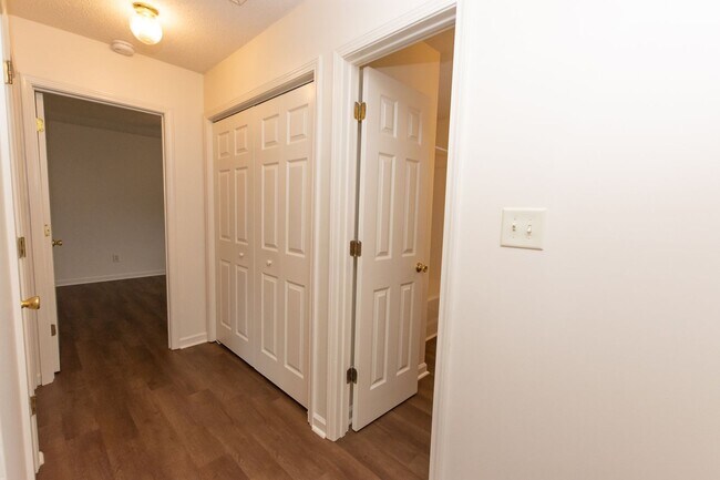 Building Photo - 241 Lakewood Dr
