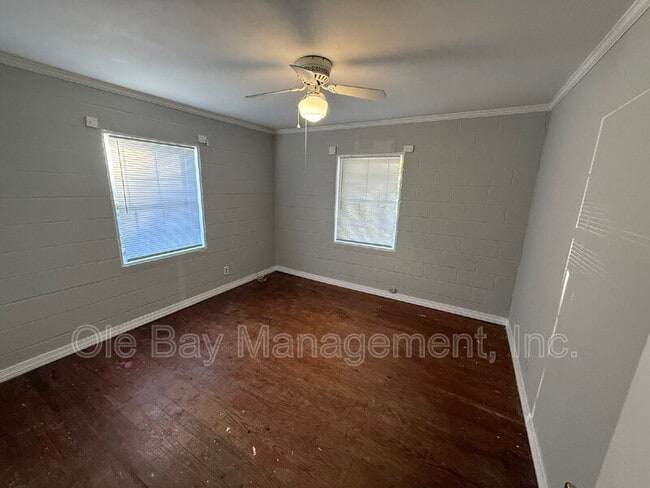 Building Photo - 3371 Park St