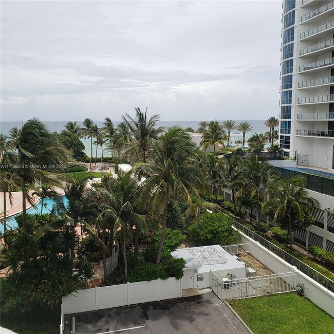Building Photo - 3001 S Ocean Dr